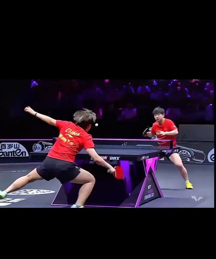 九游体育-孙颖莎对阵曼联展开拉锯大战，最终险胜对手(孙颖莎近期比赛)