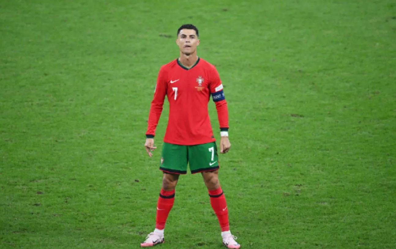 九游体育官方-关于巴黎圣日耳曼引发争议！，C罗官方宣布持续失利新规赢得满堂喝彩的信息